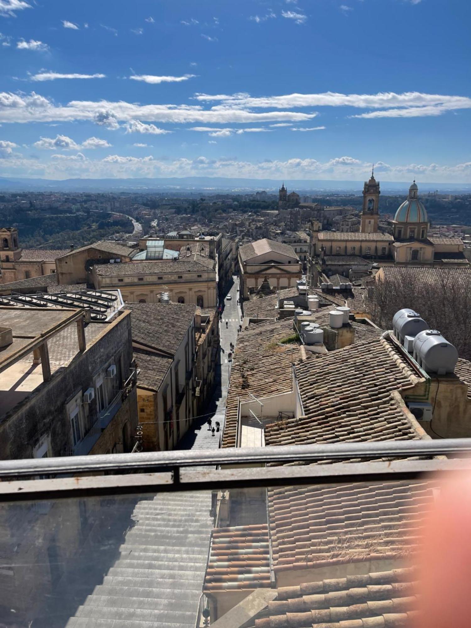 Casa Tipica Siciliana Patronale Home Bedandbreakfast Tremetrisoprailcielo Camere Con Vista, Colazione Interna In Terrazzo Panoramico Caltagirone Exteriör bild