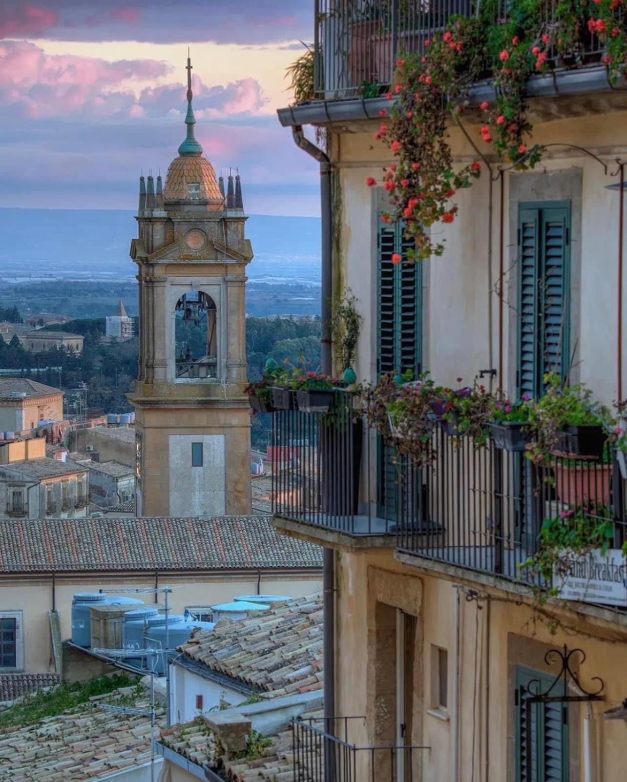 Casa Tipica Siciliana Patronale Home Bedandbreakfast Tremetrisoprailcielo Camere Con Vista, Colazione Interna In Terrazzo Panoramico Caltagirone Exteriör bild