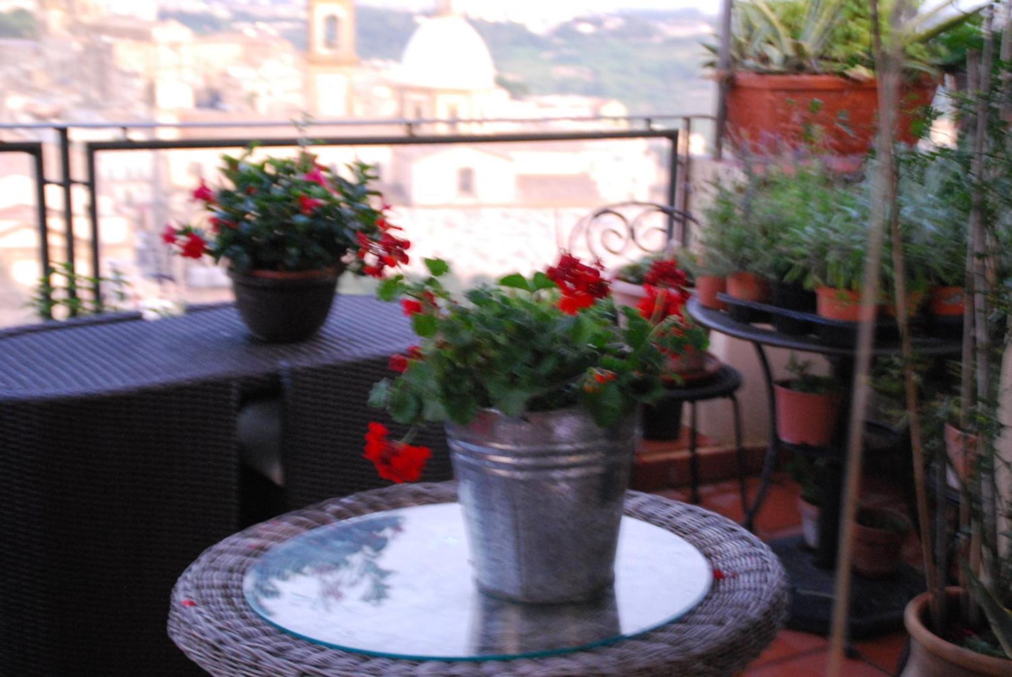 Casa Tipica Siciliana Patronale Home Bedandbreakfast Tremetrisoprailcielo Camere Con Vista, Colazione Interna In Terrazzo Panoramico Caltagirone Exteriör bild
