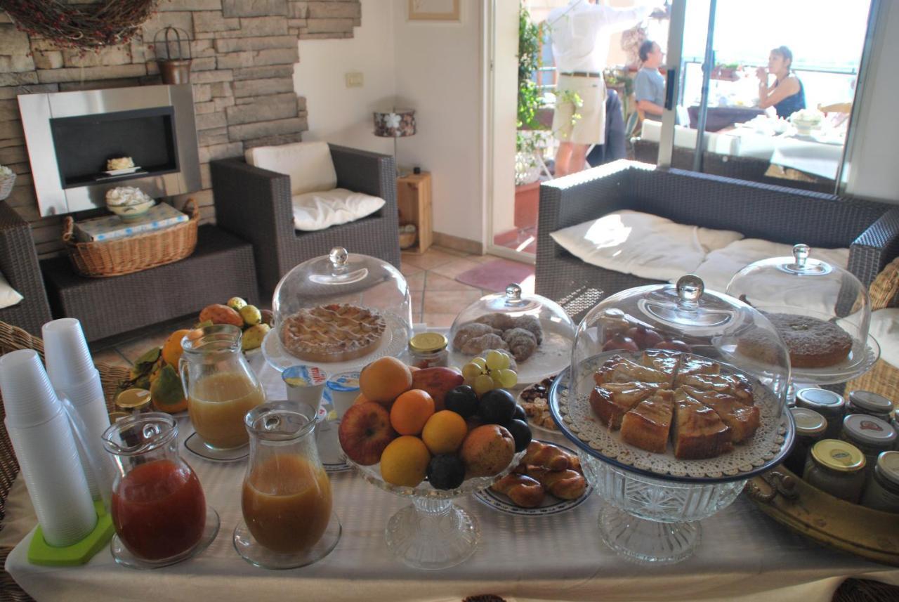 Casa Tipica Siciliana Patronale Home Bedandbreakfast Tremetrisoprailcielo Camere Con Vista, Colazione Interna In Terrazzo Panoramico Caltagirone Exteriör bild