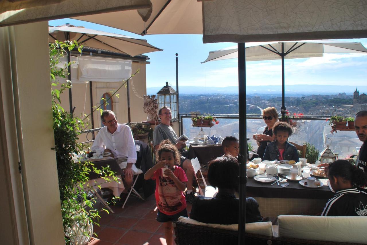 Casa Tipica Siciliana Patronale Home Bedandbreakfast Tremetrisoprailcielo Camere Con Vista, Colazione Interna In Terrazzo Panoramico Caltagirone Exteriör bild
