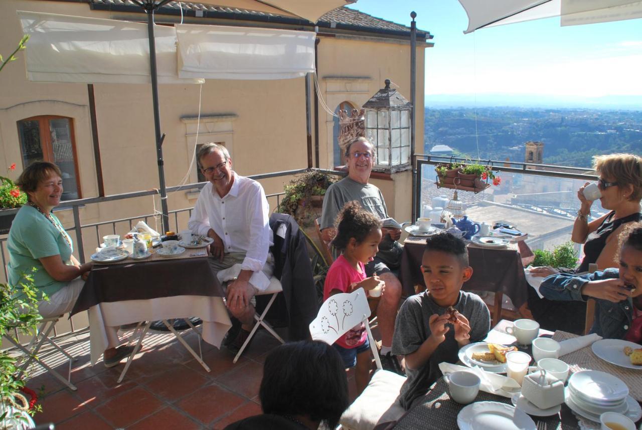 Casa Tipica Siciliana Patronale Home Bedandbreakfast Tremetrisoprailcielo Camere Con Vista, Colazione Interna In Terrazzo Panoramico Caltagirone Exteriör bild