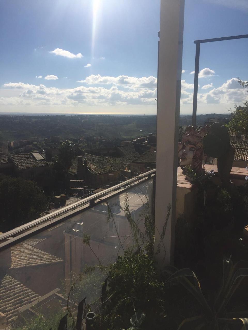 Casa Tipica Siciliana Patronale Home Bedandbreakfast Tremetrisoprailcielo Camere Con Vista, Colazione Interna In Terrazzo Panoramico Caltagirone Exteriör bild