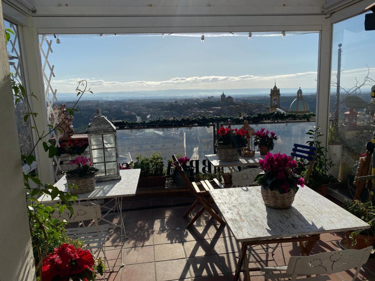 Casa Tipica Siciliana Patronale Home Bedandbreakfast Tremetrisoprailcielo Camere Con Vista, Colazione Interna In Terrazzo Panoramico Caltagirone Exteriör bild