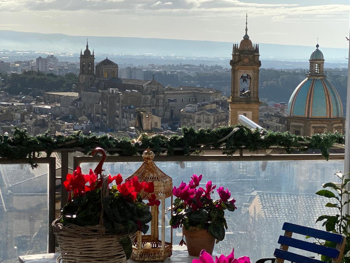 Casa Tipica Siciliana Patronale Home Bedandbreakfast Tremetrisoprailcielo Camere Con Vista, Colazione Interna In Terrazzo Panoramico Caltagirone Exteriör bild